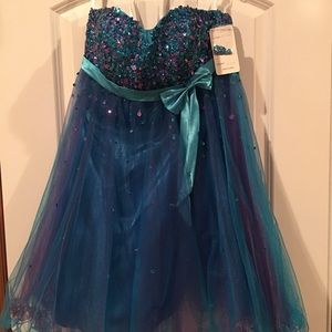 Hannah S short sequin formal dress